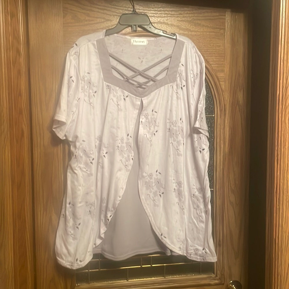 Women’s cross strap 4X grey floral shirt!